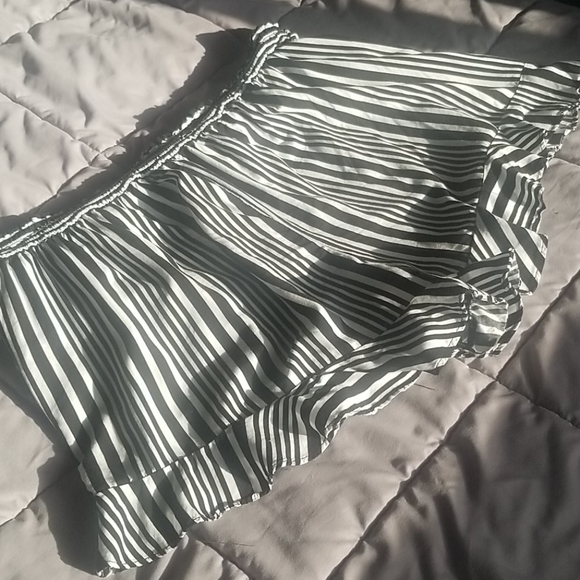 Striped Ruffled Shorts xxl - Picture 2 of 3